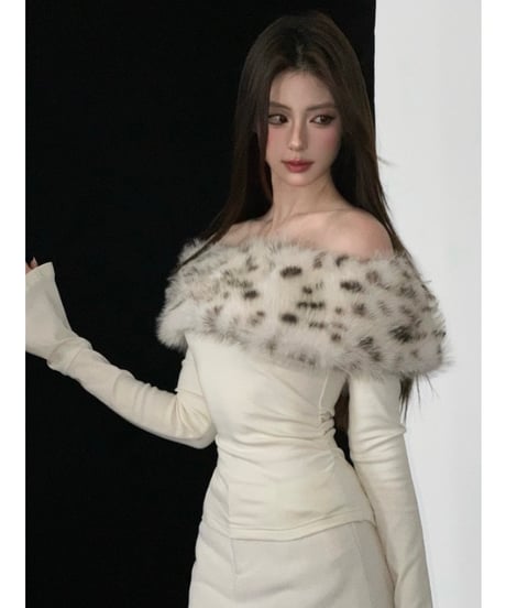 【※在庫あり3-5日後配送】White Leopard Fur Off Shoulder Tops