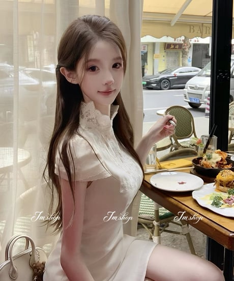 Puff-Sleeve Lace Dress
