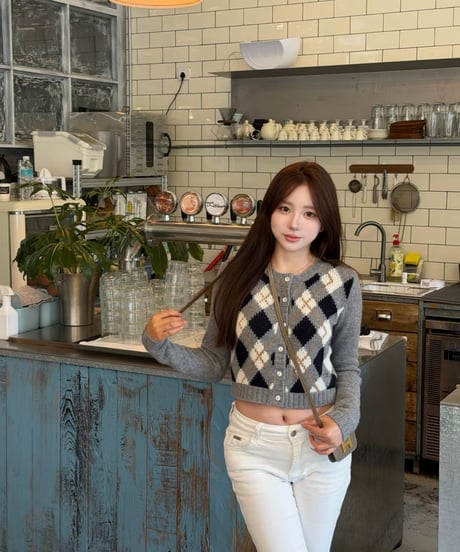 Diamond Pattern Round Neck Cardigan
