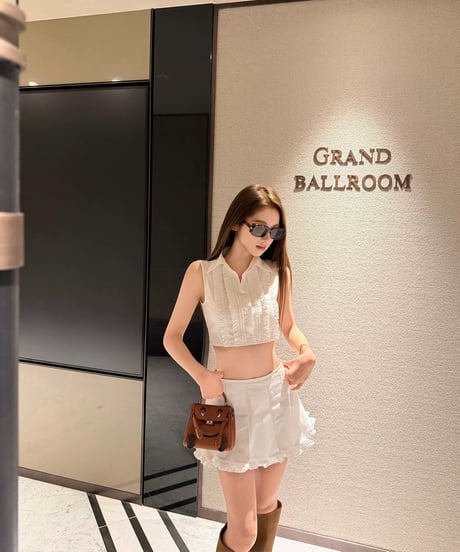 Ruffle cropped Vest + Pleated Mini Skirt【White】
