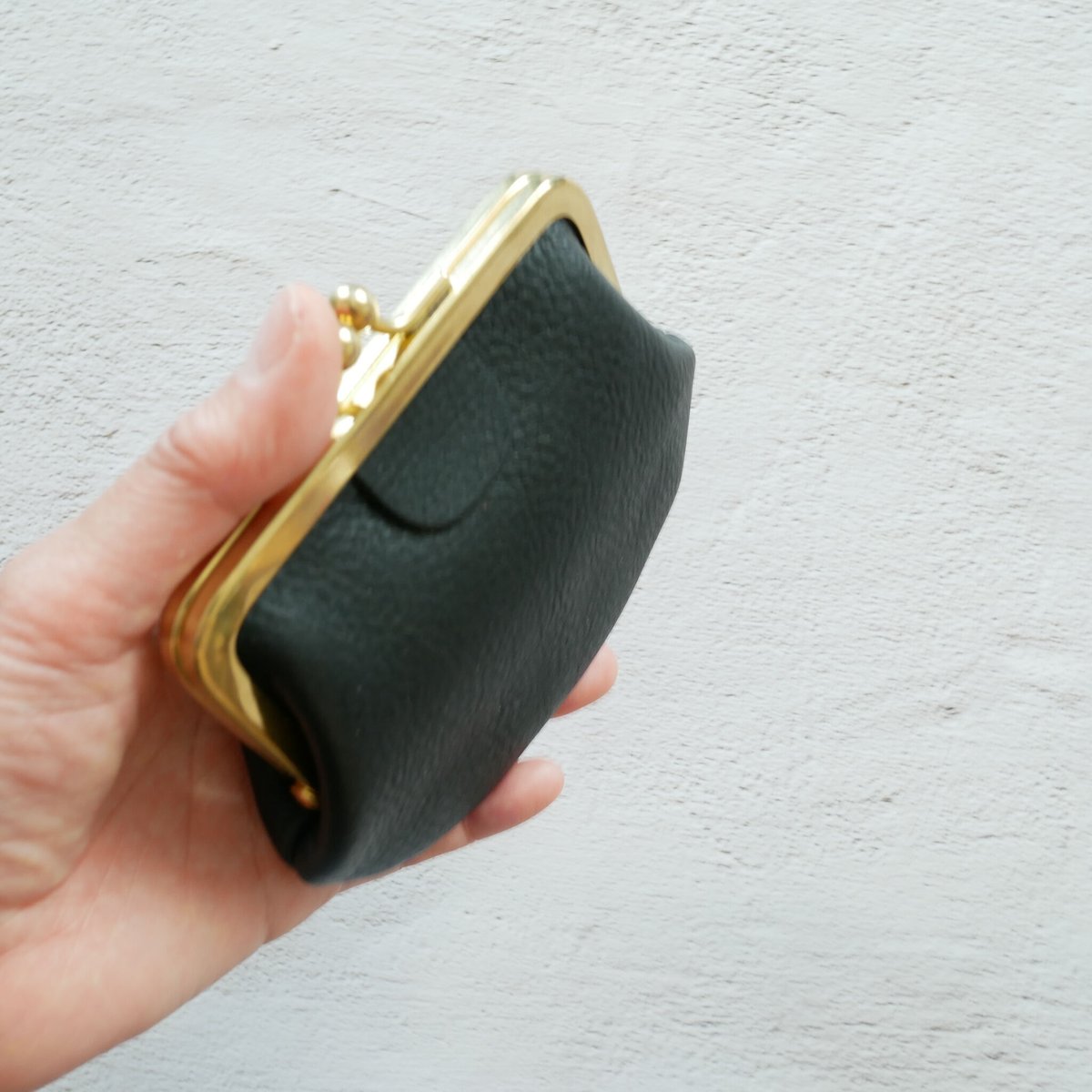 真鍮無垢のがま口財布」 ブラック | RECHTECK