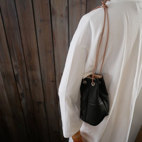 tile lantan bag  「手のりサイズの２way巾着バック」black