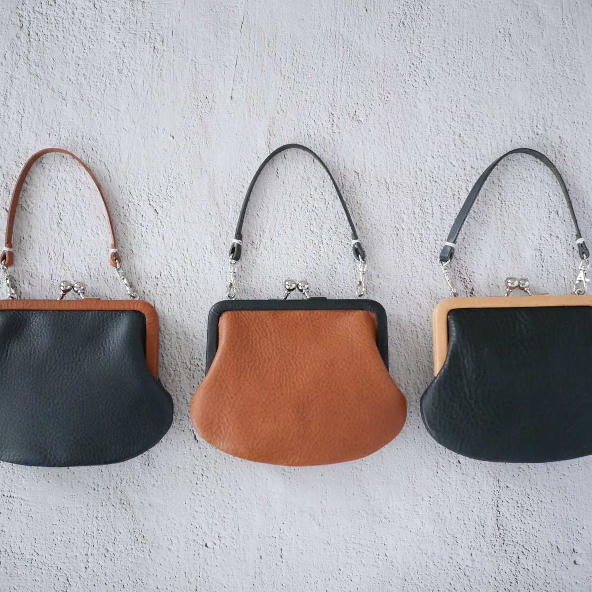 ハンドル付きがま口財布」 ブラックxナチュラル | RECHTECK