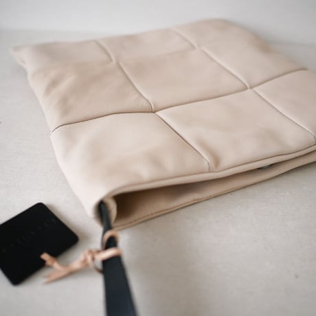 tile one shoulder bag 「やわらかカーフの肩掛けバック」off-white
