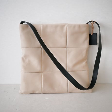 tile one shoulder bag 「やわらかカーフの肩掛けバック」off-white