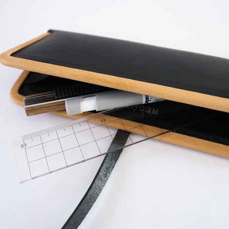 frame pen case 「紐留めスタイルの薄型ペンケース」black x natural