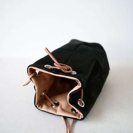 tile lantan bag  「手のりサイズの２way巾着バック」black