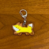 あるくきつねの両面刺繍キーホルダー