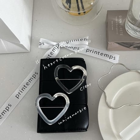 heartcreambrooch whitemarble