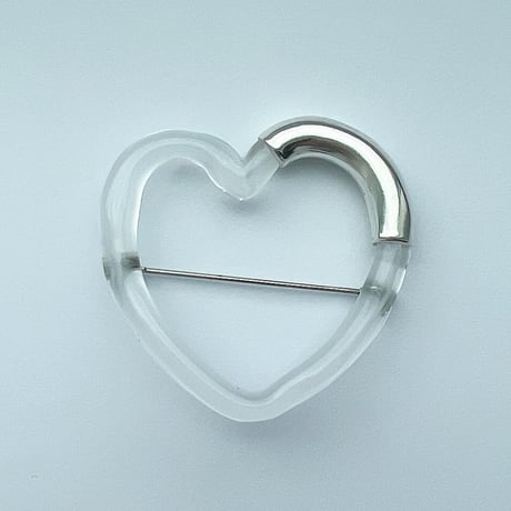 heartcreambrooch whitemarble