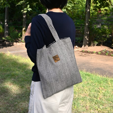 手織布のスリムトートバッグ