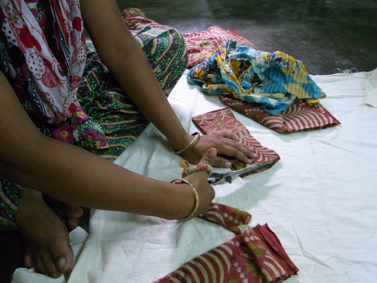 古布マルチクロス④ リユースサリー マルチクロス 赤系｜39099 | Craftlink