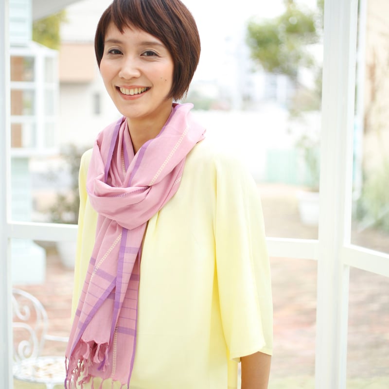 【美品】pleats please ストール　ピンク　日本製　ロング PLEATS PLEASE ISSEY MIYAKE（ストール/パシュミナ）のフリマ