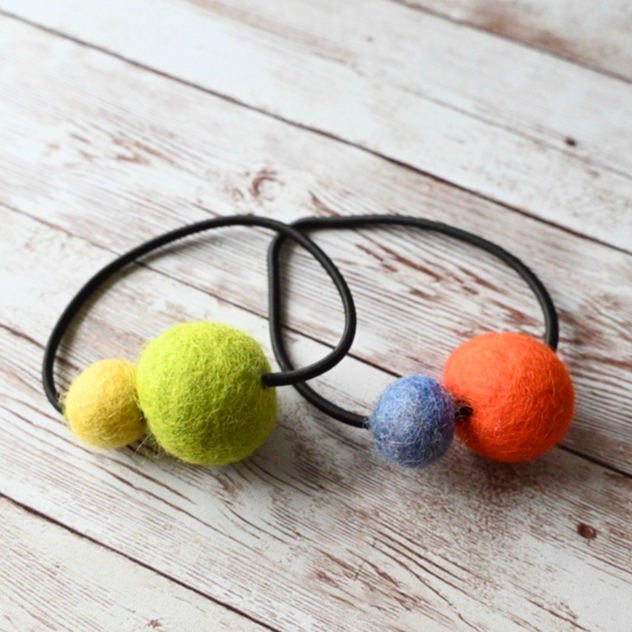 PomPonヘアゴム　2個セット　キッズ　毛糸　ポンポン　イエロー　シンプル PomPonヘアゴム 2個セット キッズ 毛糸 ポンポン レモンイエロー