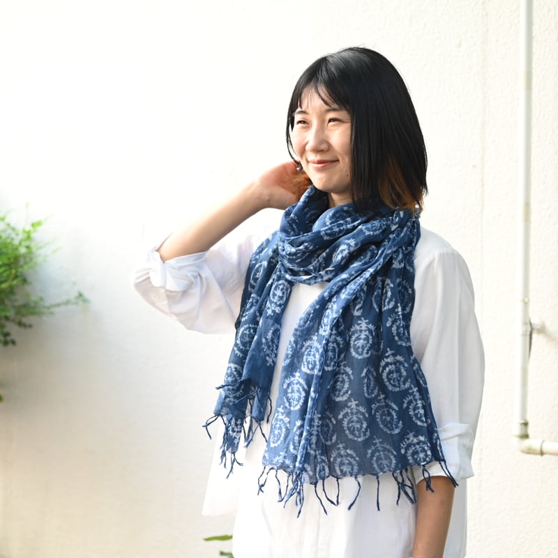 草木染めのかろやかバティックストール ディープブルー | 31448