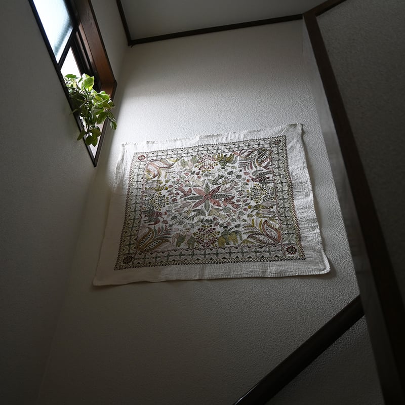 ノクシカタ刺繍　大型タペストリー　国内額装 ノクシカタ タペストリー 森の詩｜39705 | Craftlink オンラインショップ