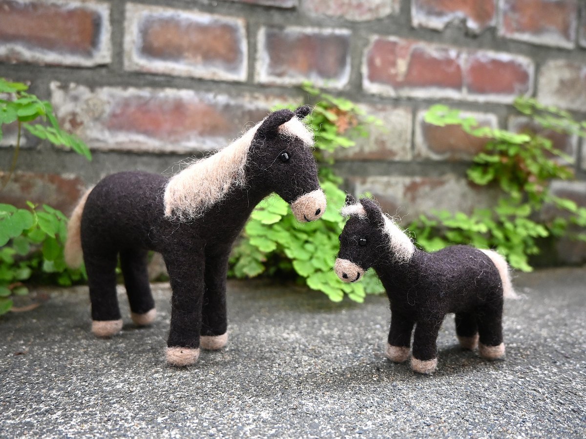 ウ*ギ様 羊毛フェルト　小さなチャグチャグ馬子 チャグチャグ馬コ（白）【まゆっこ】 / 繭 まゆ飾り 人形 インテリア