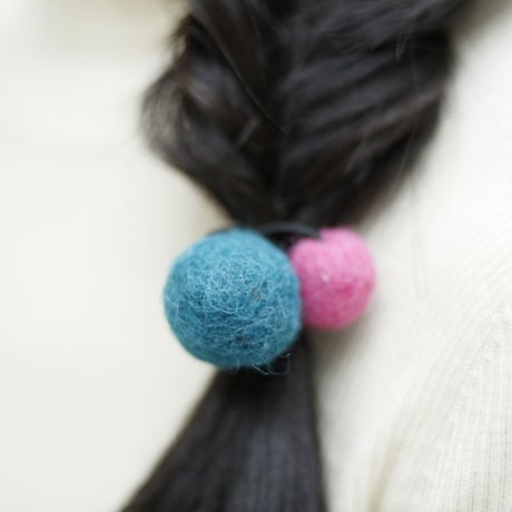 フェルトのぽんぽんヘアゴム