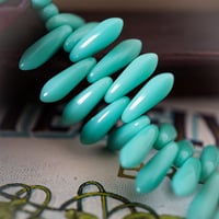cb41◆約50個◆チェコビーズ3x11mm　ティールグリーンのダガービーズ