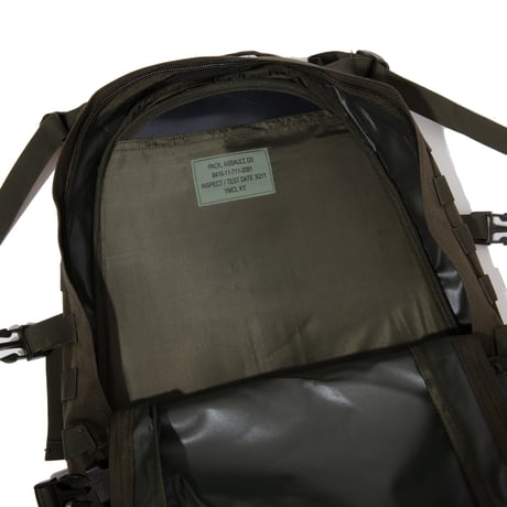 LOGO WAPPEN CANVAS MILITARY BAG【OLIVE】