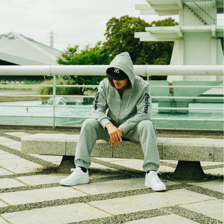 OLD LOGO EMBROIDERY SWEAT ZIP PARKA & PANTS SET UP 【GRAY】