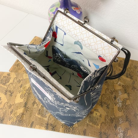 スポーツ鳥獣戯画柄(紺)ベンリー口金ショルダーバッグ