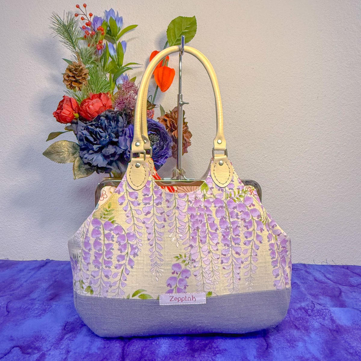 あおりがま口バッグ　ハンドメイド　ウール×ベージュ 祝福(ライトベージュ)あおりがま口バッグ | Zeppink