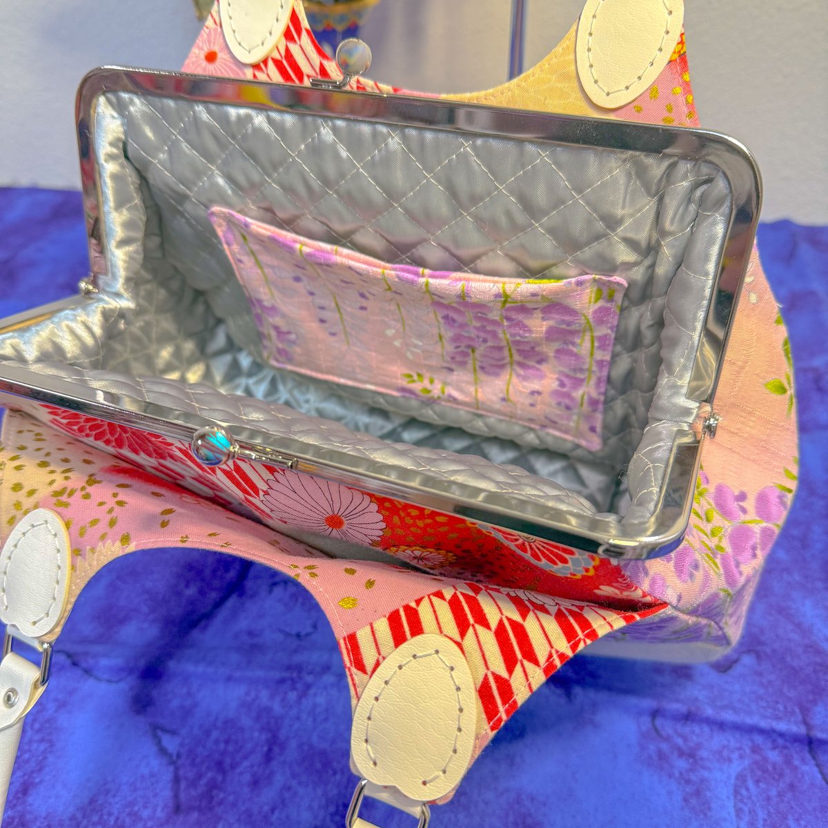 祝福(ピンク)あおりがま口バッグ | Zeppink