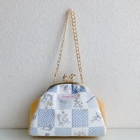 ポップ鳥獣戯画柄がま口バッグ(ブルー×スカイブルー)