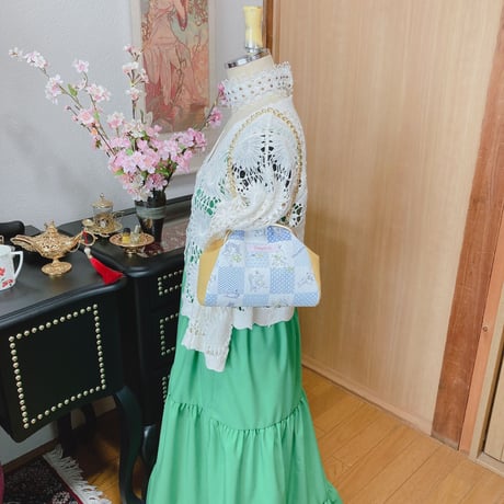 ポップ鳥獣戯画柄がま口バッグ(ブルー×スカイブルー)