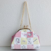 ポップ鳥獣戯画柄がま口バッグ(ピンク×イエロー)
