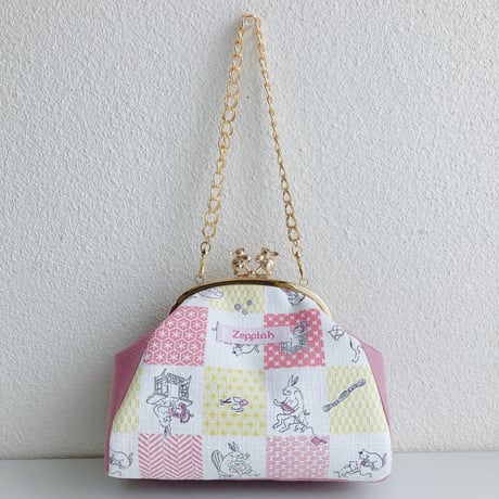 ポップ鳥獣戯画柄がま口バッグ(ピンク×イエロー)