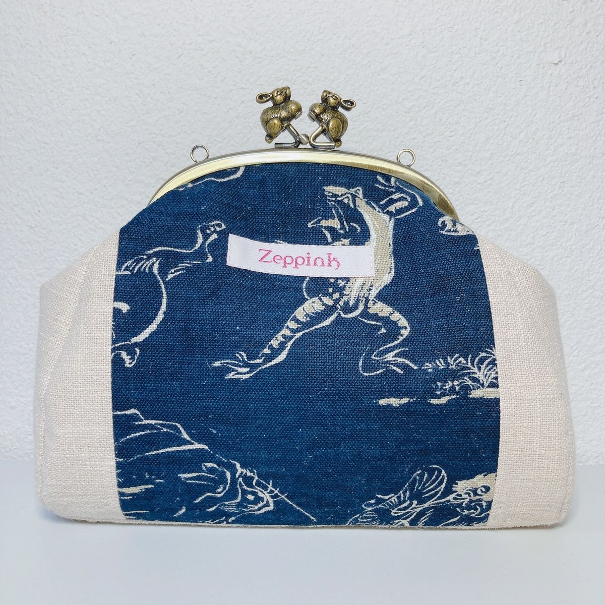 鳥獣戯画柄がま口バッグ(紺A) | Zeppink