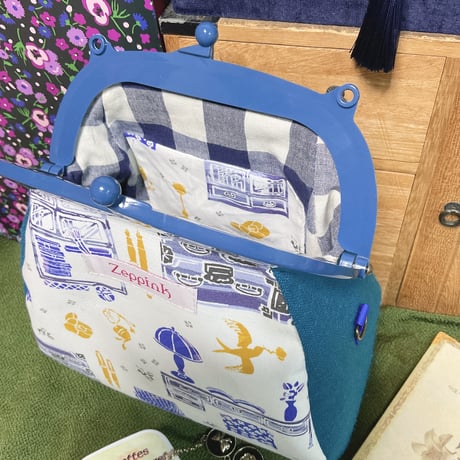 昭和99年(青)プラスチック口金がま口バッグ