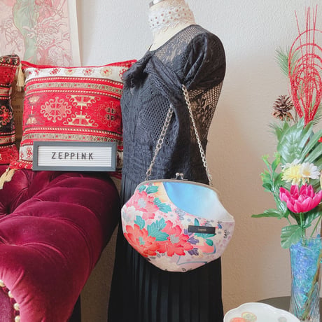 【1ppink】たすきポケット親子がま口バッグ（牡丹柄・薄紫）
