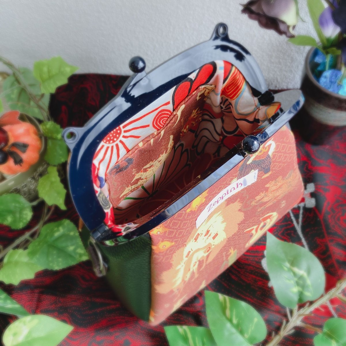 LIZARD ハンドバック　がま口　ティアドロップ　金具　肩掛け　エキゾチック LIZARD ハンドバック がま口 ティアドロップ 金具 肩掛け エキゾチック