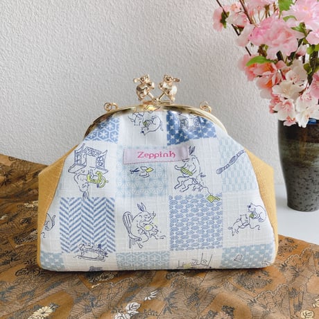 ポップ鳥獣戯画柄がま口バッグ(ブルー×スカイブルー)