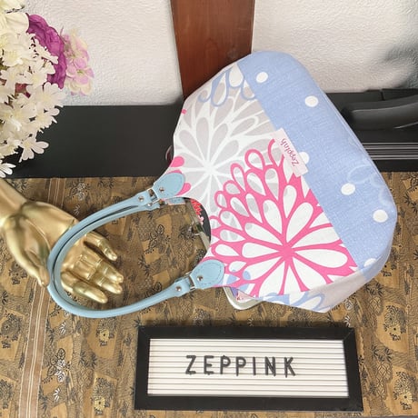 Sparkle菊柄あおりがま口バッグ・スカイブルー