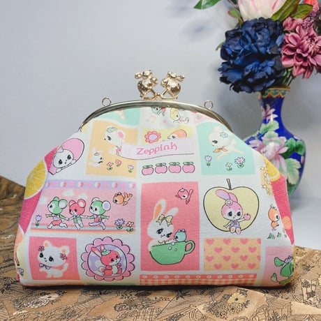 レトロどうぶつ＆フルーツ柄がま口バッグ(ピンク)