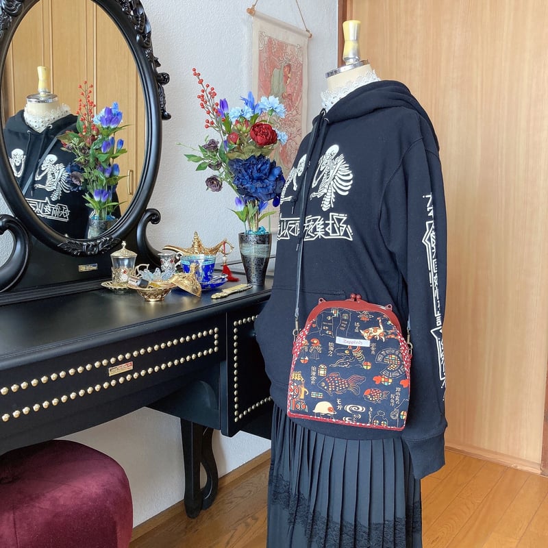 あやかしレトロモダンプラスチック口金がま口バッグ | Zeppink