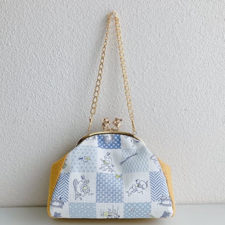 ポップ鳥獣戯画柄がま口バッグ(ブルー×スカイブルー)