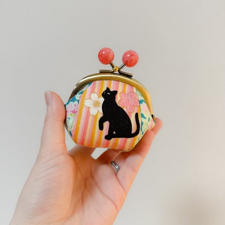 ストライプ桜猫(ピンク)ぷっくりがま口ポーチ