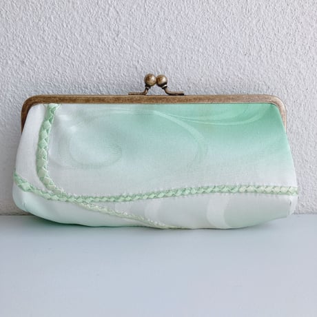 【1ppink】親子がま口ポーチ(薄緑組紐刺繍)