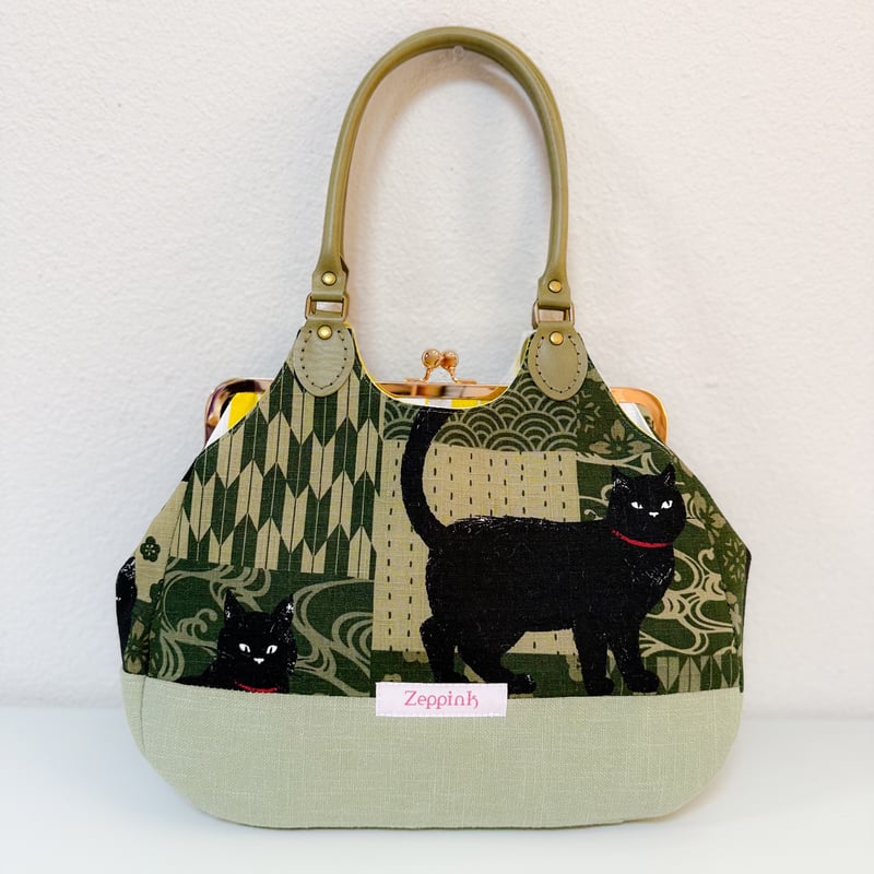 パッチ和ーク黒猫柄(グリーン)あおりがま口バッグ | Zeppink