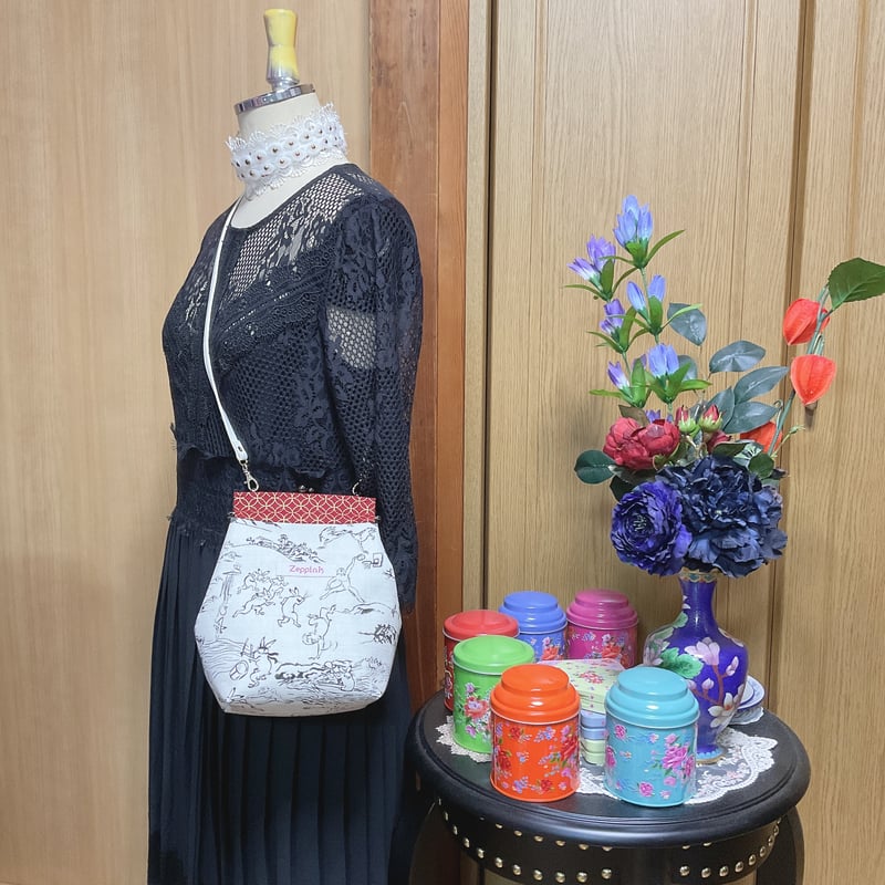 スポーツ鳥獣戯画柄(白)ベンリー口金ショルダーバッグ | Zeppink