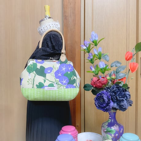 朝の顔(麹色)あおりがま口バッグ