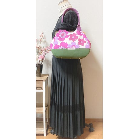 切り絵風桜柄あおりがま口バッグ・パープル