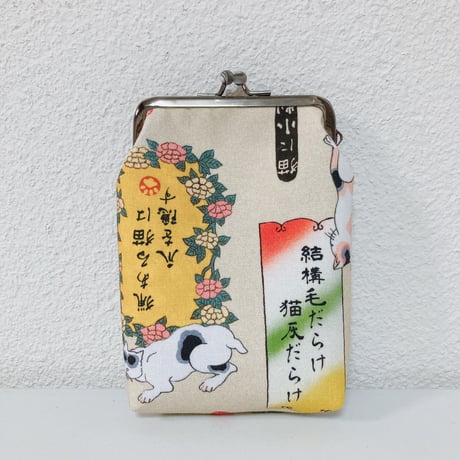 ことわざ猫(ベージュ)縦型がま口ポーチ