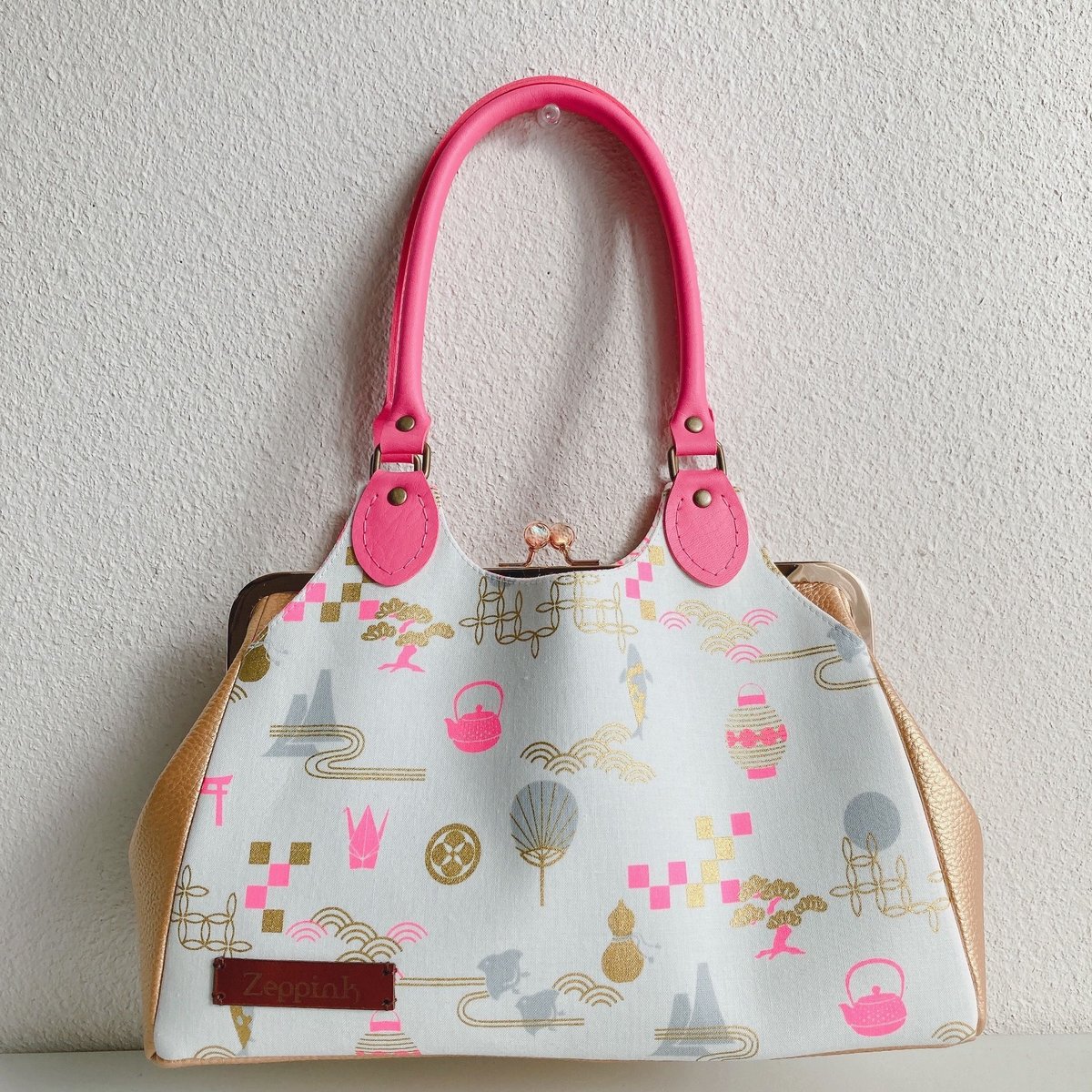 また、引っ越します(๑•̀ㅂ•́)و✧ がま口バック ニッポン柄ポケットがま口バッグ・蛍光ピンク | Zeppink