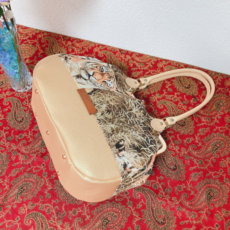 虎柄あおりがま口バッグ